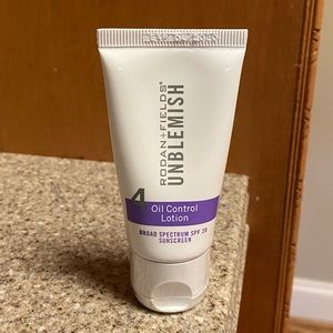 Rodan and Fields Unblemish Oil control lotion